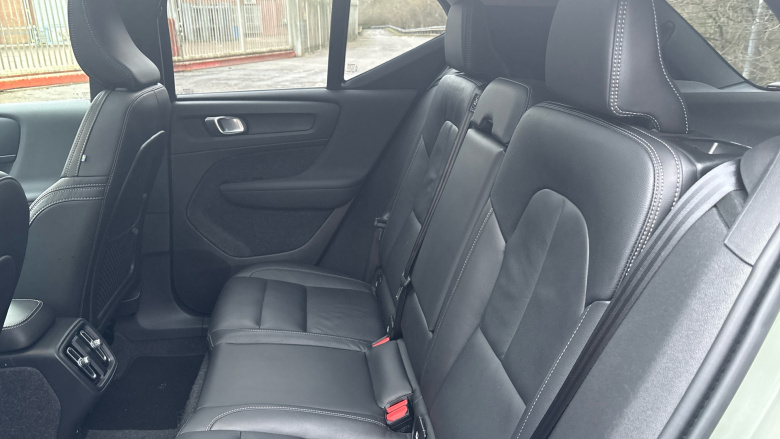 Volvo XC40 2.0 B4P Ultra Dark 5dr Auto Petrol Estate